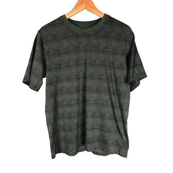 Men's Levi's Relaxed Fit Mountain Aztec Print Green T-Shirt - Size Small - Picture 1 of 5